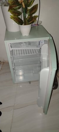 ثلاجه صغيره • جديده • سعة كويسة