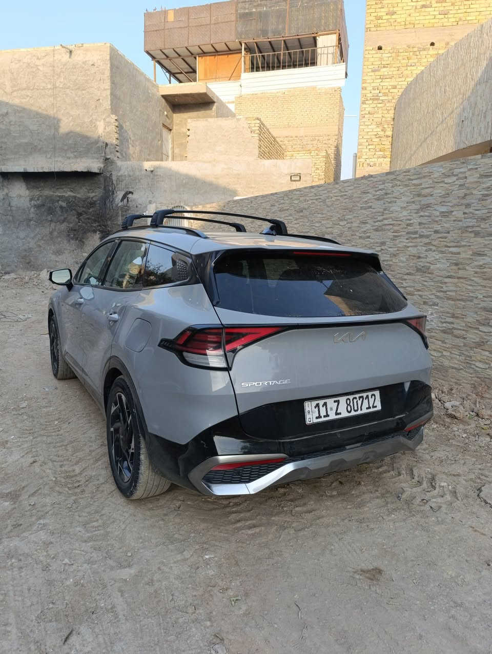 السلام عليكم و رحمة الله 
سبورتج برستيج فول مواصفات 2024 رقم بغداد ماشية 10الاف (كم) بدون إرباك بدون تبديل فقط صبغ بالصندوق صور الحادث و قم الشاصي ضمن الصور مكان السيارة بابل / ***********
السعر 248
