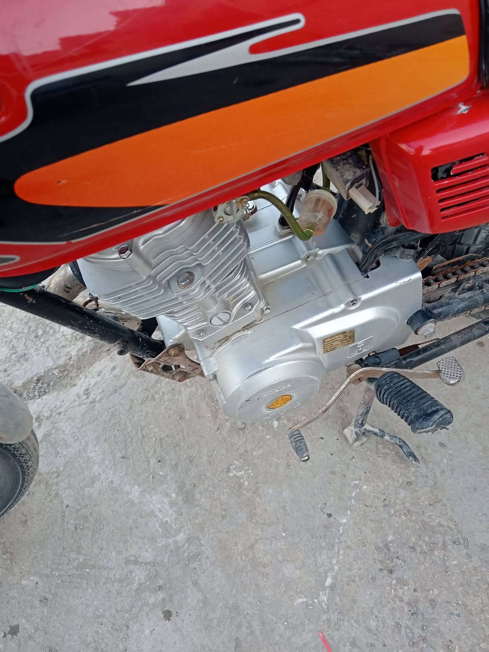 السلام عليكم دراجه نامه للبيع موديل ٢٣ مكينه مامفتوحه كهربائياته شغاله عوزه بس دشبول وباتريه ضعيف مكينه لاصوت لاتبخير ولاتنقص أوراق كامله مكان حله مركز مدينه سعر ٤٢٥ وبيه مجال رقم ***********
