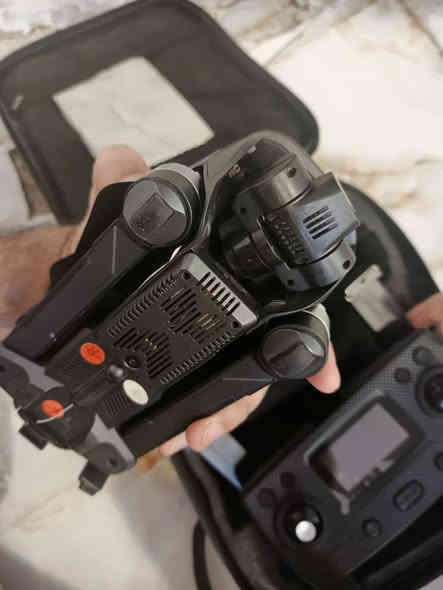 درون نوع Sg 906 max ماكس العملاق بمواصفات عالية
درون حجم كبير ذو تصوير احترافي
كامرة دقة عاية بگمبل ثلاثي لثبات الفيديو اثناء التصوير 
خاصية الثبات العالي في الطيران والهواء العاصف
خاصية الجي بي اس تعود الى نقطة الاقلاع في حال فقدن الاشارة من الريمونت
محركات برشلس قوية ومراوح كبيرة مرنة
ريمونت شحن واضائة داخلية
دبل بطارية كل بطارية تعطيك طيران اكثر من عشرين دقيقة 
حقيبة للحمل والمحافظة على الدرون 
للبيع مكاني بغداد  
السعر ٢٩٠ الف ولي مجال
