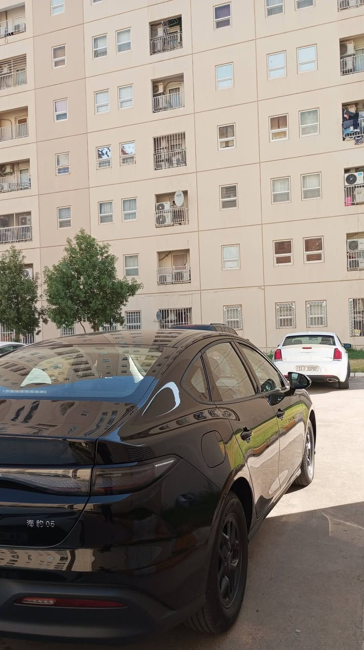 السلام عليكم
@إشارة 
BYD سيل 05 2025 
مواصفات العادية معروفة 
لون السيارة اسود ولون الداخل اسود ماشية 5000 محدثه اخر تحديث كاملة مع كافة ملحقاتها السيارة كفالة عامه السعر 19 مليون و 300
للتواصل ***********
