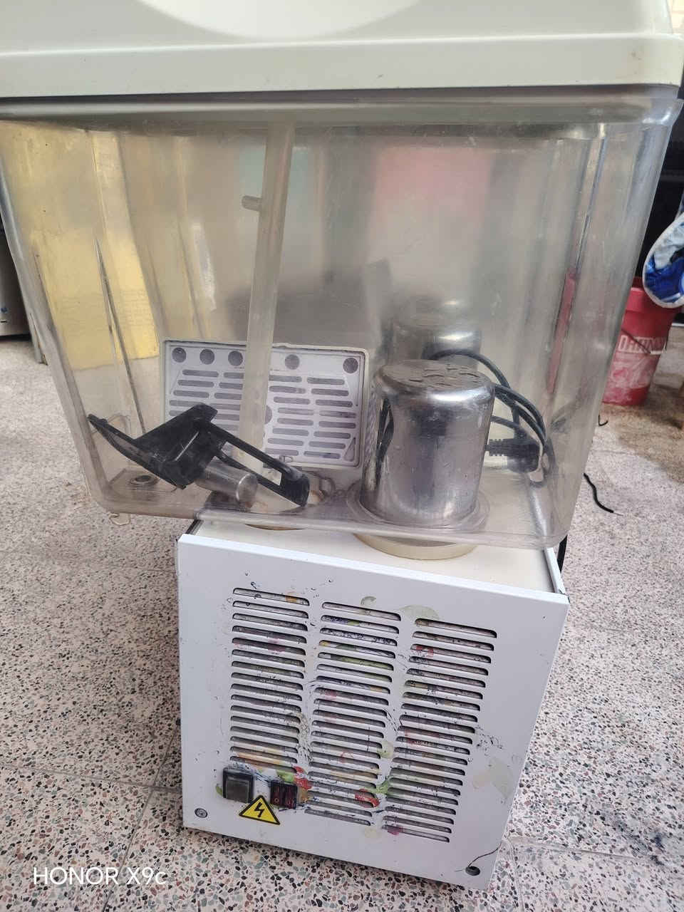 سلام عليكم مكينه مال شربت ام ثلاثه حواض هوسك تركي مستخدمه قليل تجميد فول بعدهي ع وضع شريكه مكان بغداد ***********
