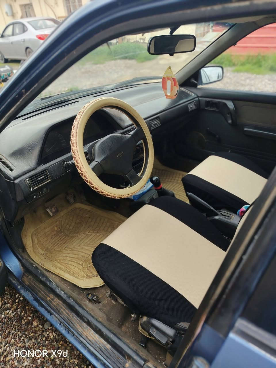 للبيع سياره مازدا 323 موديل92
رقم دولي جديد سنويه جديد ل 2030

شرط التحويل گير ومحرك شرط 

طخم تايير جديد دوشمه جديد 

السعر 37
للآستفسار ***********
