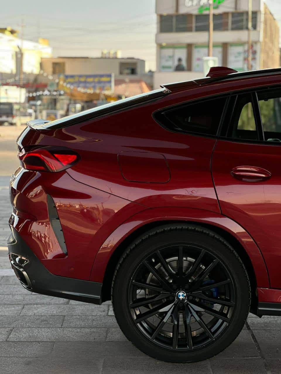 💣 قنبلة الـ BMW X6 M50i 2022 💣
عروش بكل معنى الكلمة 🔥
السيارة 8 سلندر (V8) توين تيربو مع أداء خرافي وصوت يطرب، وعليها PPF مات كامل يحافظ على البودي من الشخوط والعوامل الخارجية.
✨ المواصفات:
محرك 4.4 لتر V8 Twin Turbo
قوة 530 حصان
جير 8 سرعات ستبترونك
دبل xDrive AWD
نظام قيادة Sport / Sport+ / Comfort / Eco Pro
شاشة عدادات رقمية + شاشة وسطية كبيرة
نظام 360 Camera (5 كامرات)
حساسات أمامية وخلفية
تشغيل بصمة
تشغيل عن بُعد
كراسي كهربائية مع تبريد وتدفئة
إضاءة داخلية متعددة الألوان
سقف بانوراما
نظام صوتي فاخر
هد أب دسبلي (حسب التجهيز)
رنجات رياضية كبيرة
🛡️ حالة السيارة:
كلين تايتل
خالية من الحوادث
خالية من الشخوط والشوائب
PPF كامل على البودي
حالة الوكالة
📞 للاستفسار والحجز
***********
