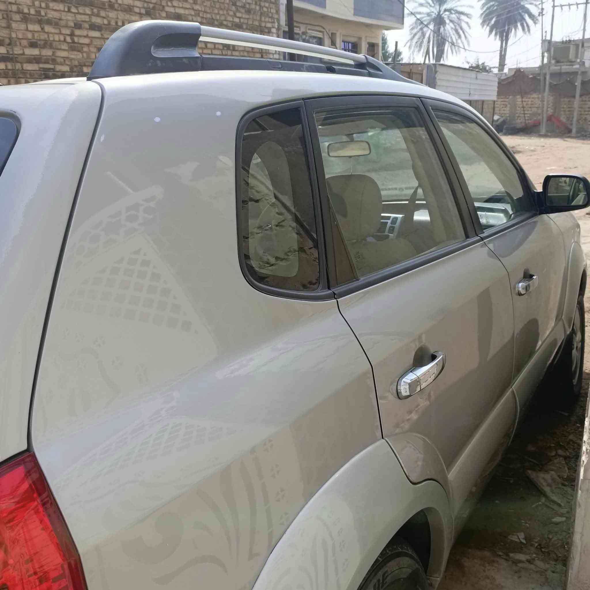 توسان ٢٠٠٩ رقم بغداد تدفئه تبريد ثلج  كير ومحرك 200 دوش جدد بيه صبغ جاملغ ايسر وبنيد اثر جراد وبارد بسيط بالجاملغ الايمن سياره مال بيت نضيفه جداا العنوان بابل للاستفسار الاتصال عله الرقم *********** السعر المطلوب 115 وبيه مجال بسيط
