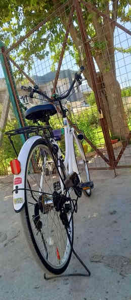 السلام عليكم بايسكل للبيع وضع شركه موديل 21 اللي يريد ينتصر على الرقم لا حد يجيني خاص يدق على الرقم 
***********
