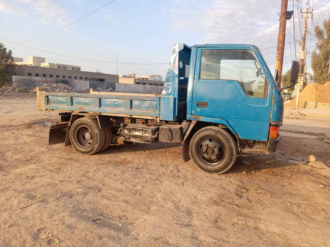 سلام عليكم من رخصة المدير
سيارة كنتر عضم موديل ٩٦ سنوية ما نافذة مكينة بيهة بخار سيارة حلوة *********** اتصل بيك خير  ودلل
