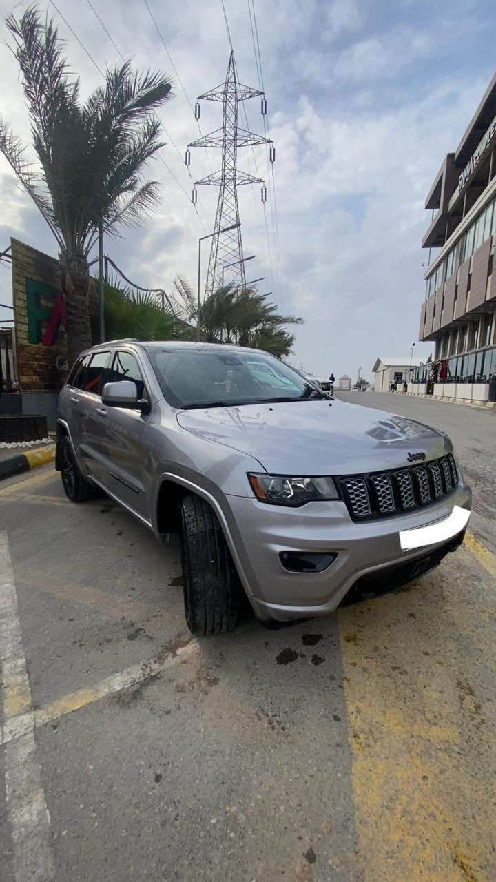 jeep grand cherokee black top 2021 
بو فروتنێ سیارە پاقژە بێ مصرەفە هەمی ب شەرت 
بەس جمەلوغێ سایقی صبغە بێ داخلی ب شەرت 
سیارە 52000 mil ماشیە
سیارە سینگ و پشت رادارە و سیارە دەبلە صندوق شەفتە وسیارە شغالەو کوشن و ستیرن هیتەرن سیارە گەلەکاپاقژە    
دهوک / ***********
سعر /270 ورقە و مجال دهوك, العراق
