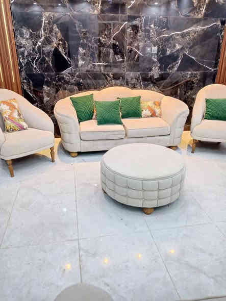 طخم تركي الموديل والمصنع نظيف جدا ١٠مقاعد مع طبلة وسطية السعر ٨٥٠ للاستفسار ***********واتس
