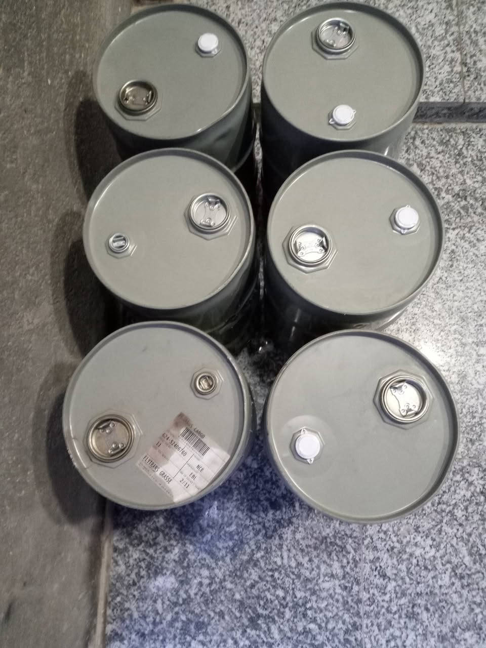 السلام عليكم متاح براميل فرنسي اصلي كيج مليم العدد18قطعه من ابو اليده سعر كل قطعتين (26)الف و6قطع من البدون يده سعر كل قطعتين (24) سعت كل برميل 30لتر يحتوي على قبقين محكومات من التسريب مكاني ناصريه مركز وهاذه رقمي *********** واليريد يتفضل خاص.
