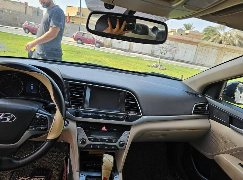 السلام عليكم لانترا موديل 17 وراد امريكي ماشيه 90 لون اسود مكينه دوش كير حداديه فول مواصفات فتحه بصمه تشغيل كامره رادار جانبي   رقم جديد بيه حادثه بلعراق جاملق امامي و خلفي بيع او مراوس مكان بصره ابو الخصيب ***********
