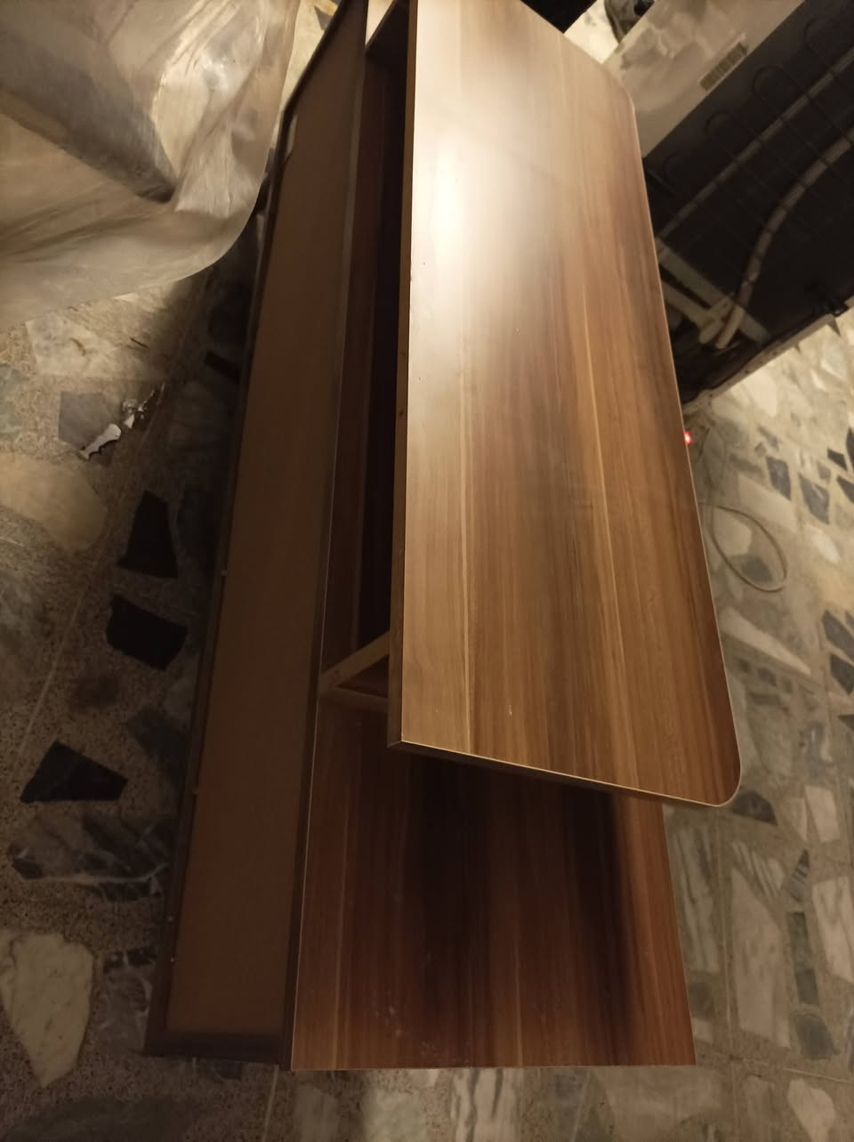 السلام عليكم ميز تفلزون نظيف مستعمل تركي الرقم الهاتف***********
