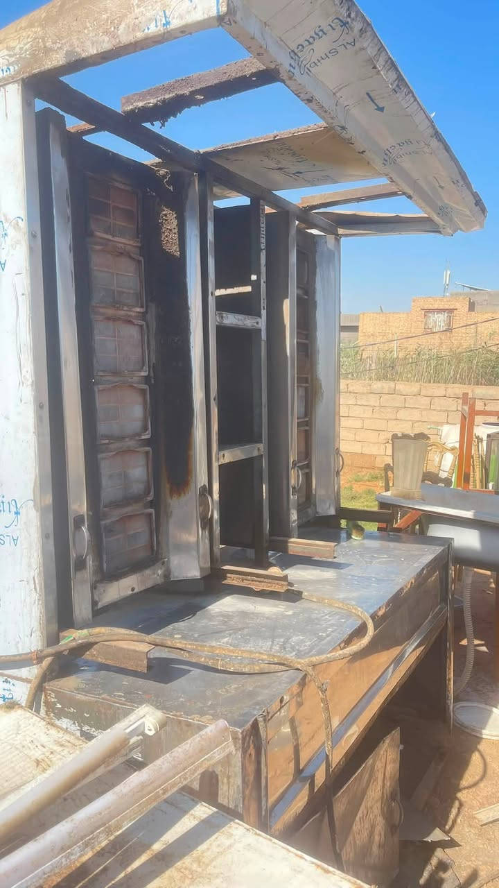 متوفر اغراض مطعم كامله للبيع 
شوايه كص دبل 
فرن بيتزا مع الطبله مع صواني 
عارضه تمن ومرك مع حافضات سل ستيل  مع طباخ داخلي 
براد مقبلات 
عارضه كنتاكي 
بانيو مي
طبله حديد طوله ٣ متر 
عارضه فلافل 
عارضه شياش كباب 
طبله طعام  عدد. ٤. مرمر مع كراسي 
ثرامه لحم كباب
طبله سل ستيل 
ثرامه فنكر 
لل استفسار اكثر التواصل مع الارقام التاليه 
***********

‭***********

مع عرض خاص الى  اهل المواكب
