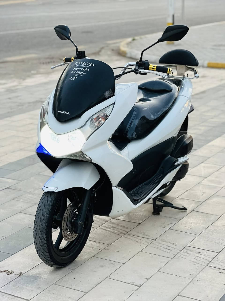 السلام عليكم للبيع دراجه pcxجيل الاول دراجة مال رمبه مديل18 ماخذها رمبه الدراجه على  ايدي حجم مكينه 150ياباني الاصلي دراجه جديده مال جناي  سويجين  بيه 
ياباني الاصلي دراجه كامله أستان كهربائي حساس ازدحام ٢حرف Aدراجه جديده الدراجه مكينه لوك شلعه معدل خير من اللّٰه دراجه تكول جديده بمعنئ الكلمه واحلا من الصور  دراجة مكينه مكفوله اي نقص مابيه
السعرمليون 350   و مجال قليل 
***********المكان  بغداد الكرخ
