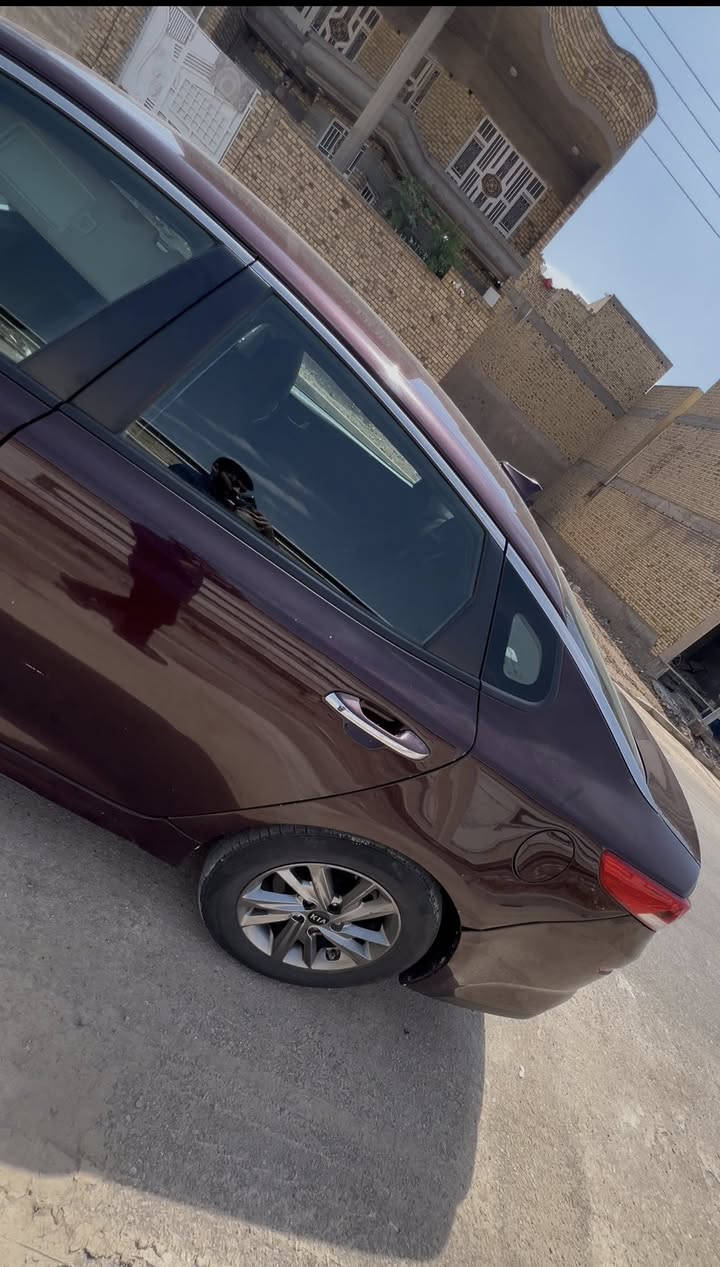 السلام عليكم
كيا اوبتيما موديل 2019 امريكي 
للمراوس بأوبتيما او النترا موديل أقل محتاج فرق
رقم بغداد بأسمي 
مواصفات
تحكمات ستيرن 
رادار امامي 
حساسات خلفية وجانبية
شاشة كبيرة 
كامرة خلفية 
قيادة ذاتية 
تبريد مكينة گير مكفولات تخم تاير جديد

حادثها جانبي ربع الجاملغ الخلفي والباب خلف السايق 
مكاني العمارة 
للتواصل متواجد واتساب
***********
