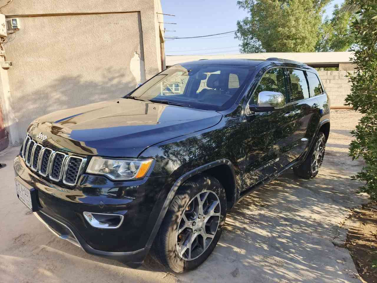 سلام عليكم جيب موديل 19 لمتت ماشية 83500 حقيقي حادث بنديد فقط بدون دواخل محرك كير كفالة فور ويل بدون إرباك بجم كبس ويل 20 شفتات سيارة حلوة سعر 250 رقم تلفون ***********
