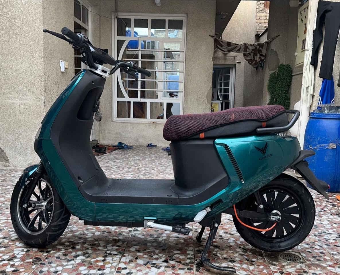 دراجة شحن للبيع
النوع~> النسر العربي رياضي 
البطاريات~> قبل شهر بدلتهن شرط الاصليات فيتنامي مسطرة يعني فول 
السرعة~>  بيها 4نمر الرابعه مقفوله بلاد وسرعتها حسب الشاشه  بالمشي 74 وذا وهي واكفه تقره 88 
بريكات~> بالمكان مفولات خلفي امامي 
الدراجه بيها نسختين سويچ

باختصار الدراجه نظيفة حيل تجي تصعد بيها وتشوف ما نقصها اي شي مكاني بغداد تقاطع درويش 
للاستفسار *********** واتساب
