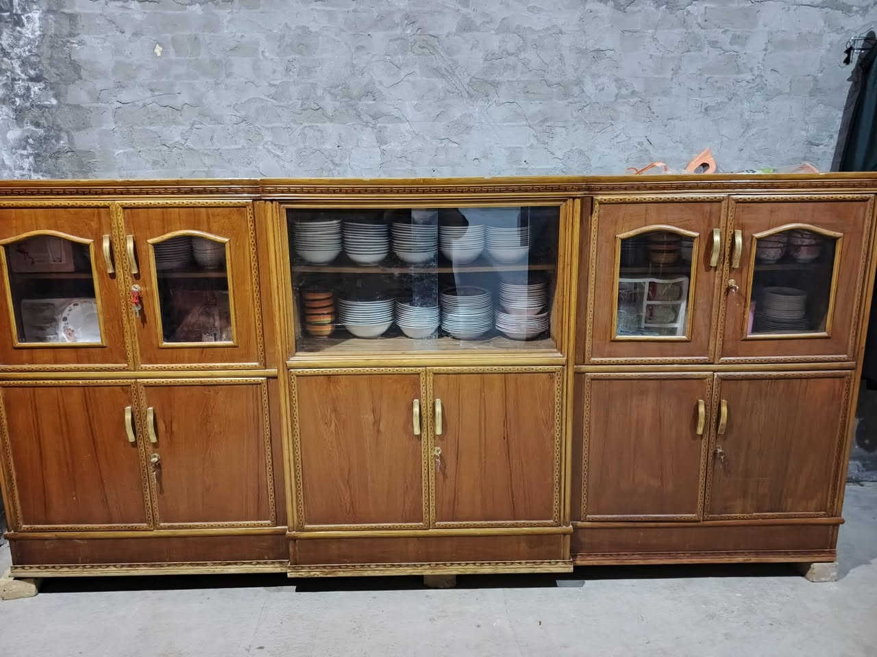 بؤفيه الطول ٣ أمتار حله شارع ٨٠ قرب مؤسست العين الاتصال بالرقم***********
