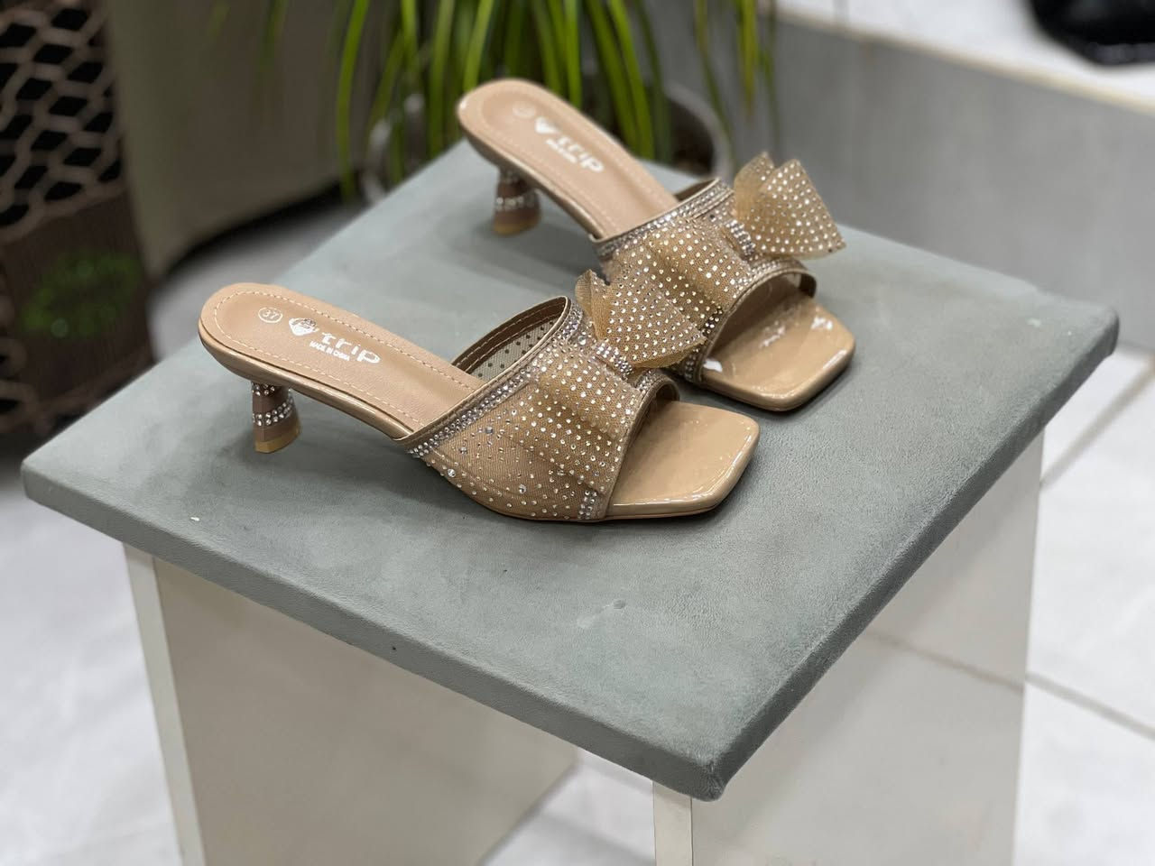 سليبر شفاف ماركة #ترند 
قياس ٣٧-٤١ متوفر بألوان جميلة 
العنوان شارع بنت الحسن ع مقابل المدرسة المسائية للبنات


**إذا كنت صاحب هذا الإعلان وتريد حذفه لأي سبب، رجاءا أرسل رسالة إلى الدعم الفني**