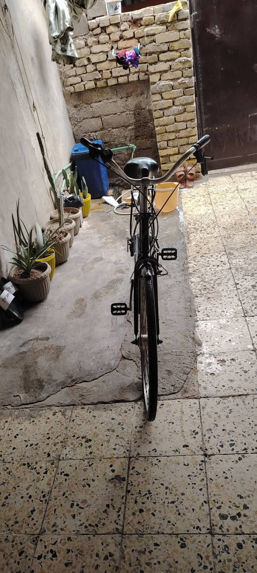 سلام عليكم بايسكل للبيع السعر 80وبيه مجال مكاني واسط الكوت حي الجهاد للاستفسار الاتصال على الرقم ***********
