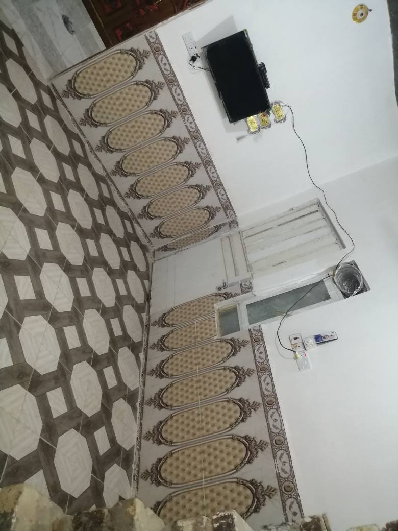 سلام عليكم بيت للبيع 100متر ☺️في النجف الاشرف♥ناحية الحيدريه في حي الامير داخل الحولي الاول قريب ع الحولي الثاني 🤍بناء بلوك  🌼غرفه وصاله ومطبخ وستقبال وحمامات داخليه وخارجيه  الشراي كل الهلا *********** النجف, العراق
