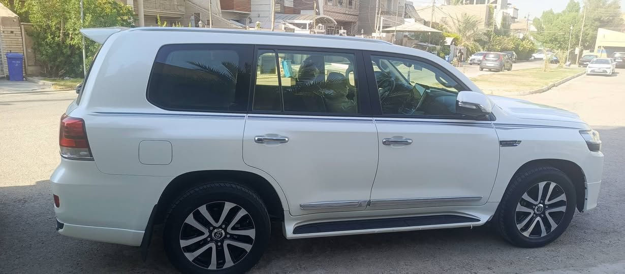 السلام عليكم 
لاند كروز موديل 19 شركة ساز باب اول فول مواصفات محرك 8 سلندر ٤٦٠٠ رقم بغداد الجديد مكفولة من الصبغ والضربه والتبديل ماشيه 67 الف كيلو السعر ٥١ الف دولار الشراي يتصل ويدلل 
للاستفسار الاتصال على الرقم ***********
