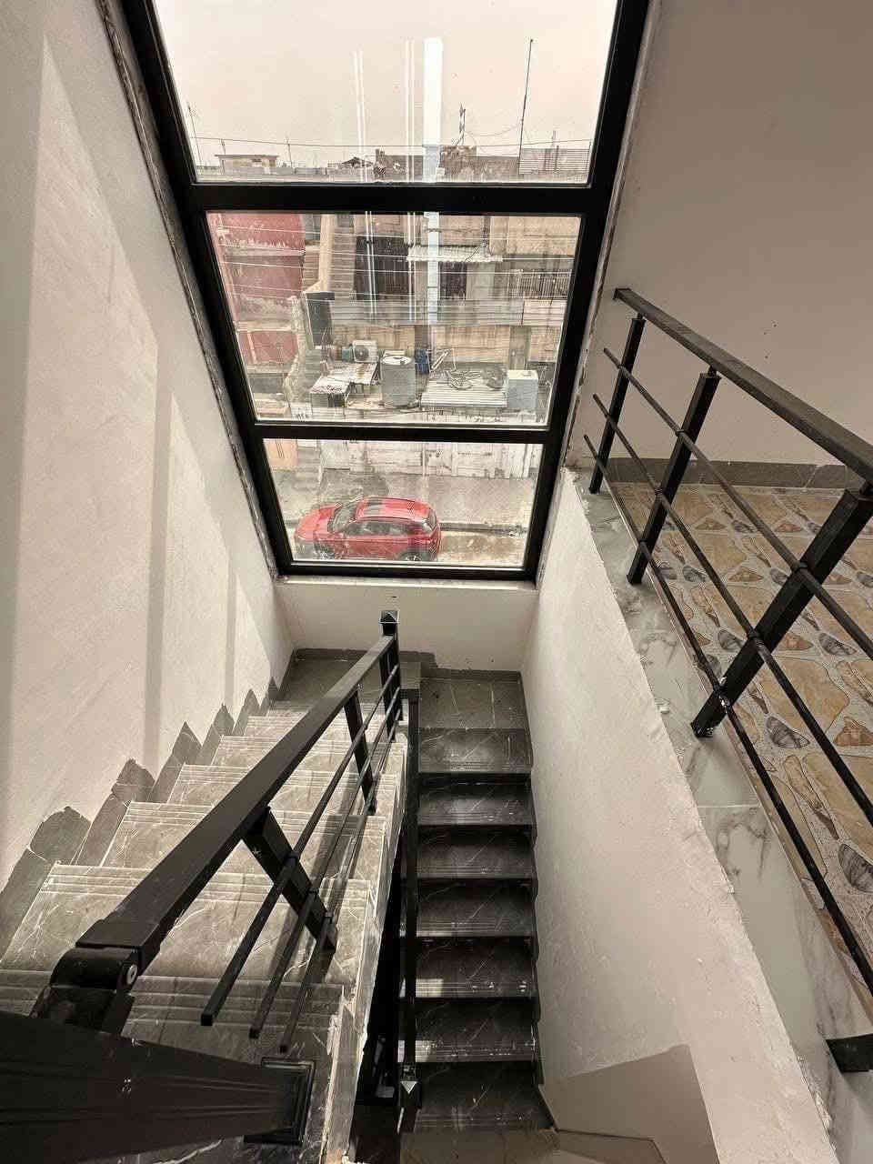 السلام عليكم ورحمة الله وبركاته #مكتب_الغوالي
🔹 بيت للبيع في حي البكر قرب جامع شهيد مجول

🔹 المساحة : 88م ، الواجهة : 8م ، ركن

🔹بناء حديث طابقين 4 غرف نوم 

🔸 سند طابو ملك صرف شرط تحويل وقرار تمليك

ط1 : استقبال ، مطبخ + صالة ، غرفة نوم ، صحيات

ط2 : ثلاث غرف نوم وصحيات وبيتونه

البيت يحتوي على كافة الانظمة الحديثة -

دكتات - سبالت - غسالات - انترنيت - دشات 

للاستفسار اكثر مراجعة #مكتب_الغوالي الكائن في حي السماح الاركان قرب مدرسة السماح الابتدائية وقرب مول القمة او الاتصال على الارقام تالية -

***********

***********
