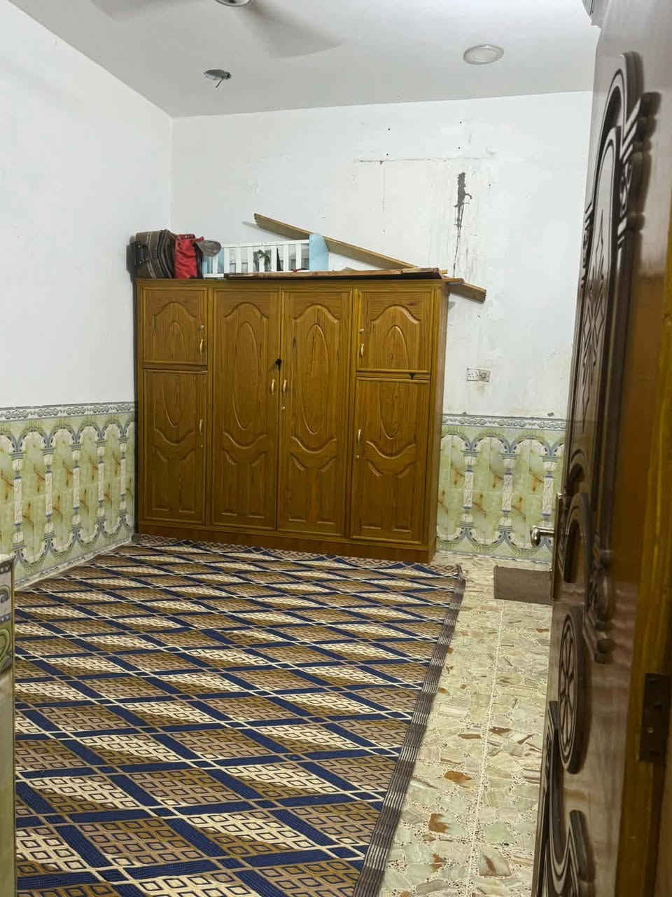 •يا الله 
•دار للبيع طابو صرف
•مساحه'150'
•بناء حديث
•العماره حي العسكري قرب المستوصف والسوق 
•الاستقبال9 متر
•المطبخ 4متر
•الصاله5متر 
•غرفتين 5متر (الوحده) 
•منور وصحيات داخليه
وصحيات خارجيه
•السعر: 140 وبي مجال

للتواصل والاستفسار اتصال 📞 
***********
***********

اخوكم ابو نور الدلال 

ادخل للحساب ناشر ابيوت اي بيت يعجبك راسلني وتدلل 

اعرض عقارك عندنا ودع لنا التسويق
