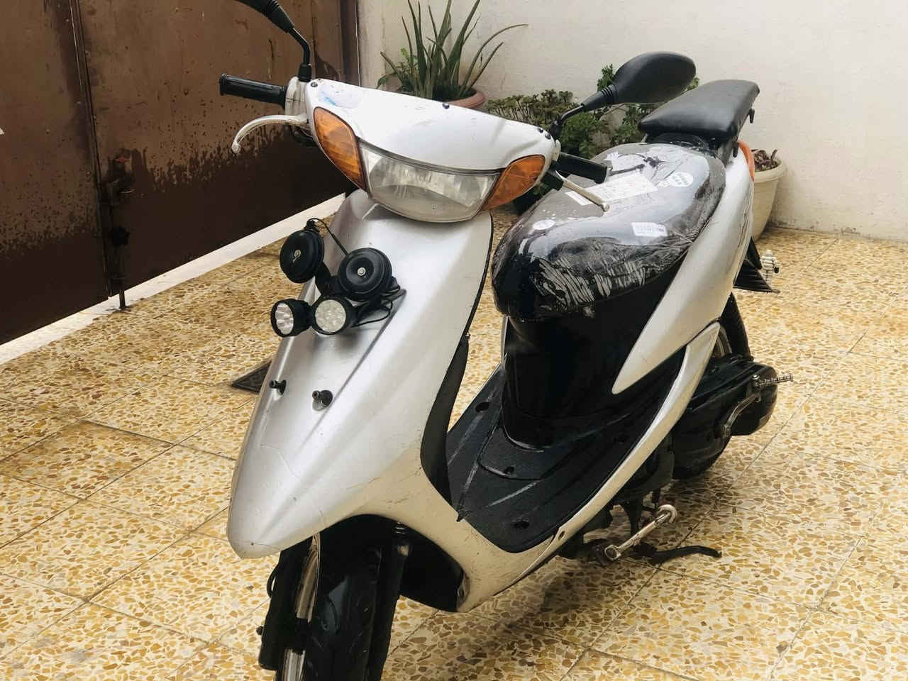 السلام عليكم ماطور فرخ لكزز شرط سلف شغال كهربائية شغاله شلعه ومعدل نار 🔥 السعر 350 وبي مجال 
***********
