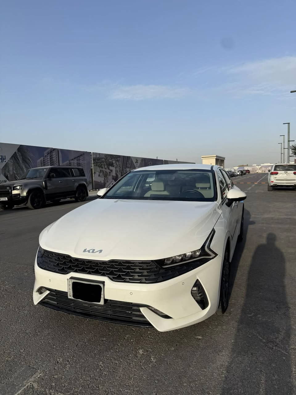 السلام عليكم 

للبيع K5 كي فايف 2023 
رقم بغداد الدولية ام الضمان 
فول مواصفات
حساسات امامية خلفية 
كامرة خلفية 
بصمة 
تشغيل عن بعد 
انظمة قيادة 
شاشة تدعم ابل كار بلي 
مري شفط 
مقاعد قماش و بدون فتحة سقف 
ماشية 43 الف كيلو 
مكان السيارة بغداد 
صيانة و دهن و فلاتر كلا بالوكالة و موجودة الفواتير 
و كل غراضها الاصلية وياها بدون اي نقص 
كفالة عامة بدون قطرة صبغ 
بيها بارد بحافة الجاملغ كلش قليل و بارد اباب السايق يم اليدة بس 

للاستفسار الاتصال على الرقم 
*********** 
شكراً جزيلاً
