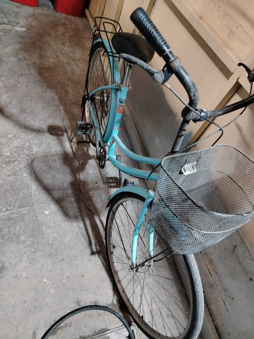 السلام عليكم للبيع باسكل بناتي جديد تايرات جدد حجم ٢٦ باسكل جديد السعر ٨٠ وبي مجال للاستفسار الاتصال على الرقم *********** العنوان بغداد البياع تقاطع درويش
