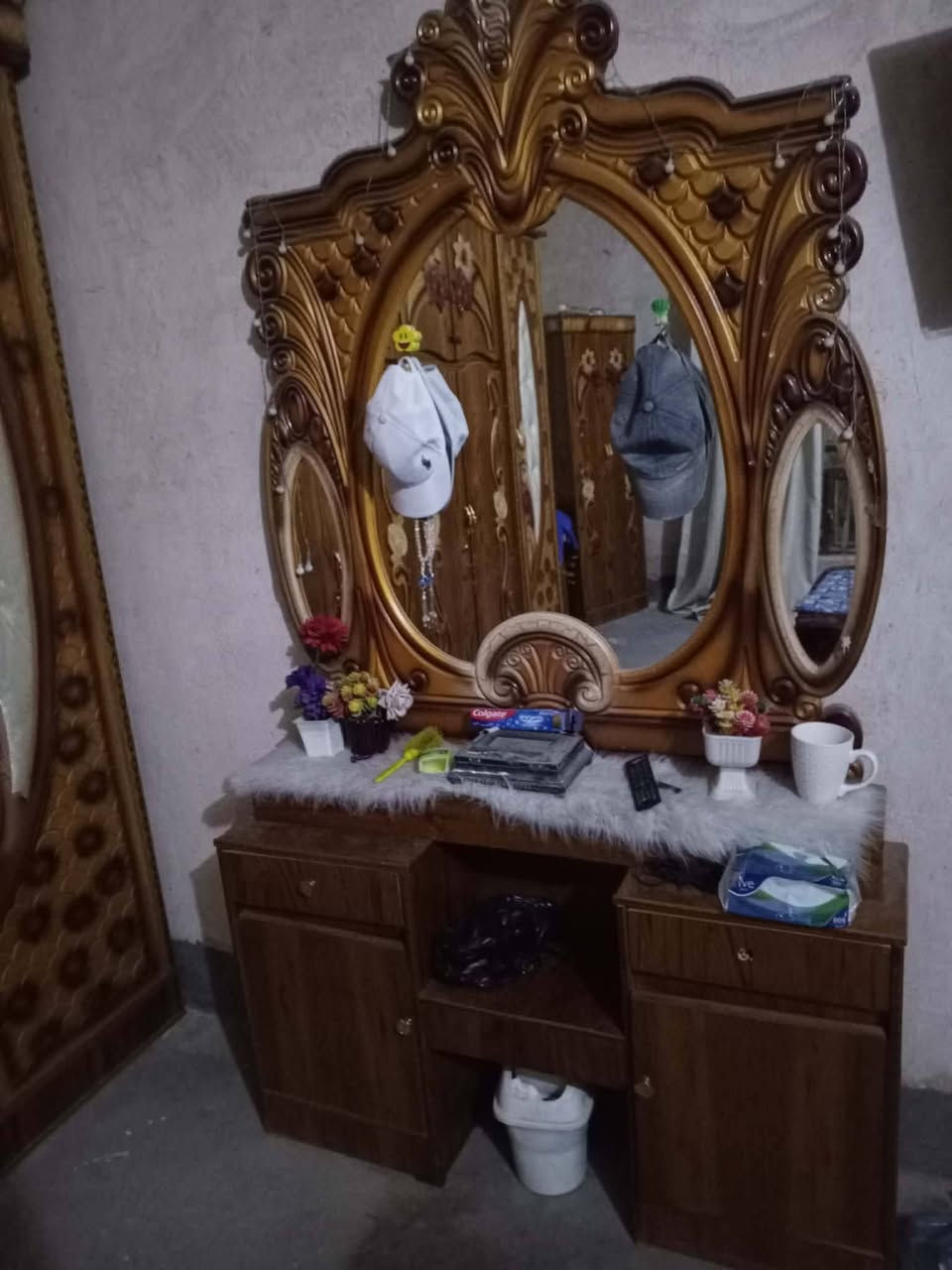 سلام عليكم غرفة البيع  جديدة السعر مليون ونص 
وبيهة مجال  العنوان النهروان  قرية السعيدات  الرقم ***********
