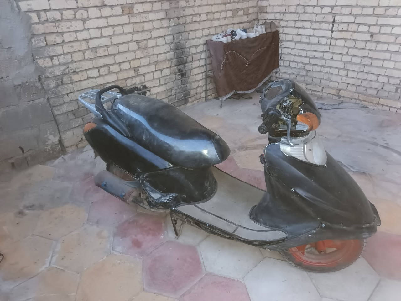 سلام عليكم اخوان دراجه للبيع مكينه برغي مامفتوح بس صفحه مال الهندر كهربائيات كله شغال سلف هورن اشاير بس بيع كفراته الكدام مكسرات نكلب بيه اخوي الصغير سعرها 300  ***********
