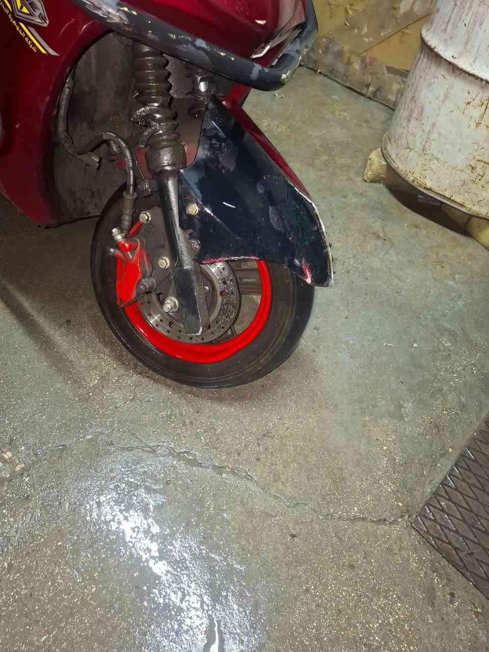 السلام عليكم للبيع درلجة شحن عطلانة العطل مالتهة ما اعرفة موديل ٢٤ بيهة جنطة عدد ٢ بيهة بصمة عدد ٢ وسويج عدد ٢ مكاني البياع للاستفسار *********** فقط اتصال بدون واتساب
