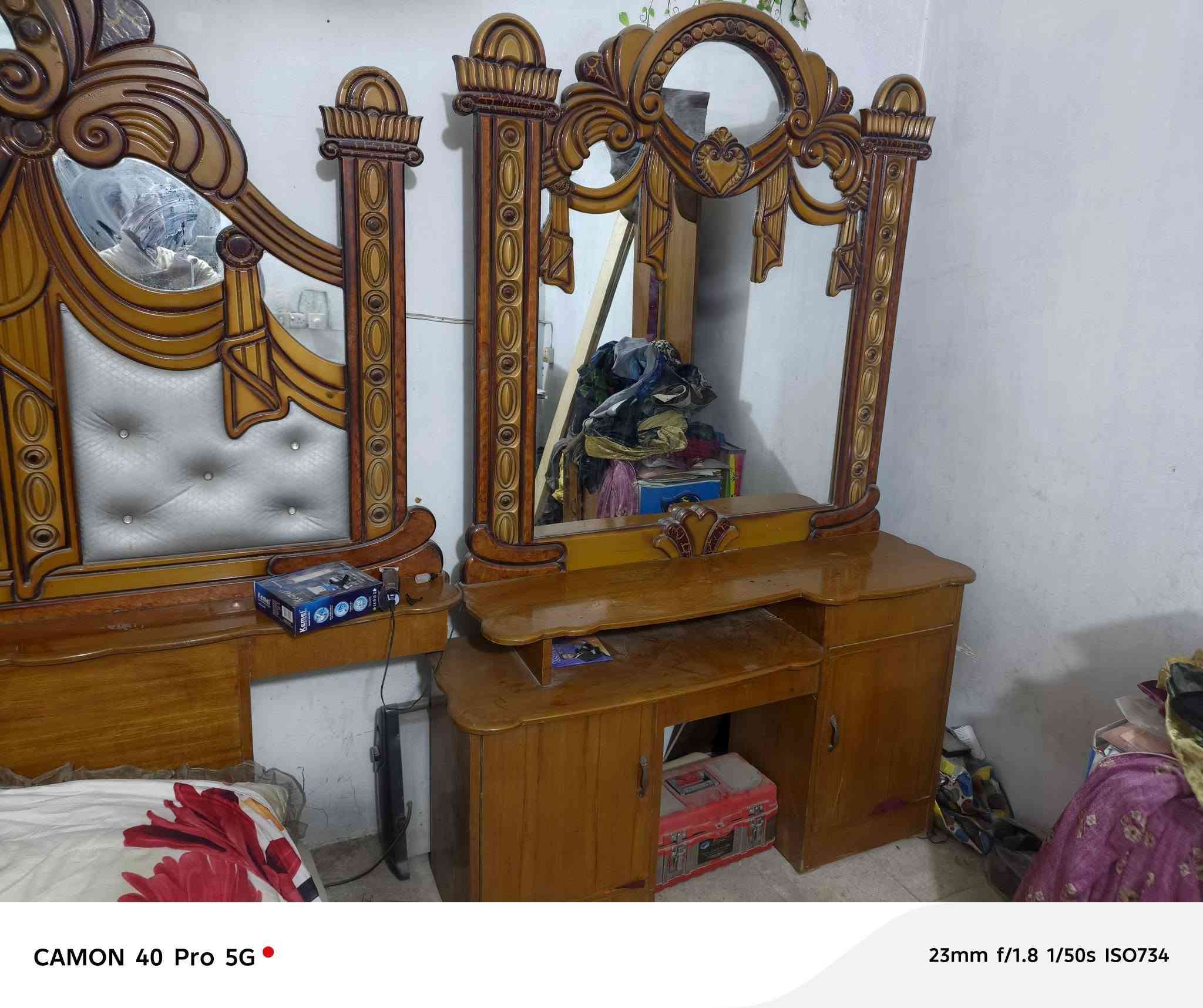 غرفة أخشاب مستعملة للبيع السعر 500الف المكان البلديات رقم الهاتف ***********
