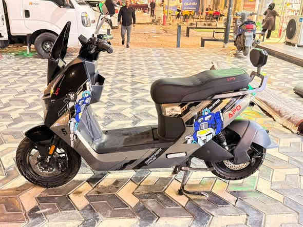 دراجة نوع super APO  انتاج راقي بالمعنى الحقيقي.. يعني متانه عالية.... متعه بالقيادة ونشاط عالي كأنما بنزين.... التجربة تحكم
بطارية ليثيوم حجم 30 امبير
ملف 2000 حقيقي
اطااارات حجم 12
شاحن سريع يفصل تلقائي
مثبت سرعة
دبل اشارة مع رماش
جهاز انذار وبصمتين
تشغيل كارت
منفذين شحن للدراجة داخلي او تكدر تشحن البطارية لوحدها اذا عندك شقة
كذلك منفذين شاحن الموبايل
عداد حقيقي البطارية... 
سرعتها حقيقية واكثر من الاعتيادي 85
المسافة تكون عكسية مع السرعة وقوة البچ انت ال تتحكم بالطاقة... ممكن تعبر 70 كيلو ممكن تستهلكها ب 50 كيلو اذا سرعة فول 
للاستفسار يمكنكم التواصل على الخاص او الاتصال ***********
