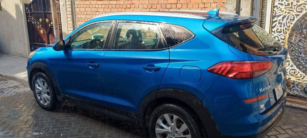 سلام عليكم توسان 21 وارد
امريكي كفاله عامه عده البابين ماشيه 50 الف 
رقم جديد بسمي السعر 155
***********
