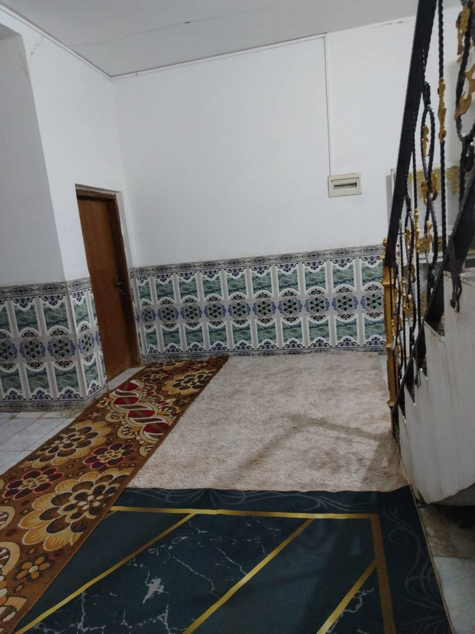 في حي الزهراء الفرع المقابيل مركز صحي الزهراء مساحته ( ١١٤ ) متر مربع ١١:٤٠ * ١٠ متر
يتكون من 
 غرفه نوم / استقبال / صاله / مطبخ  / صحيات  
 السطح شتايكر  / السقف عكاده
للاستفسار واتساب
بيع مستعجل
 ابو ريتاج ***********
