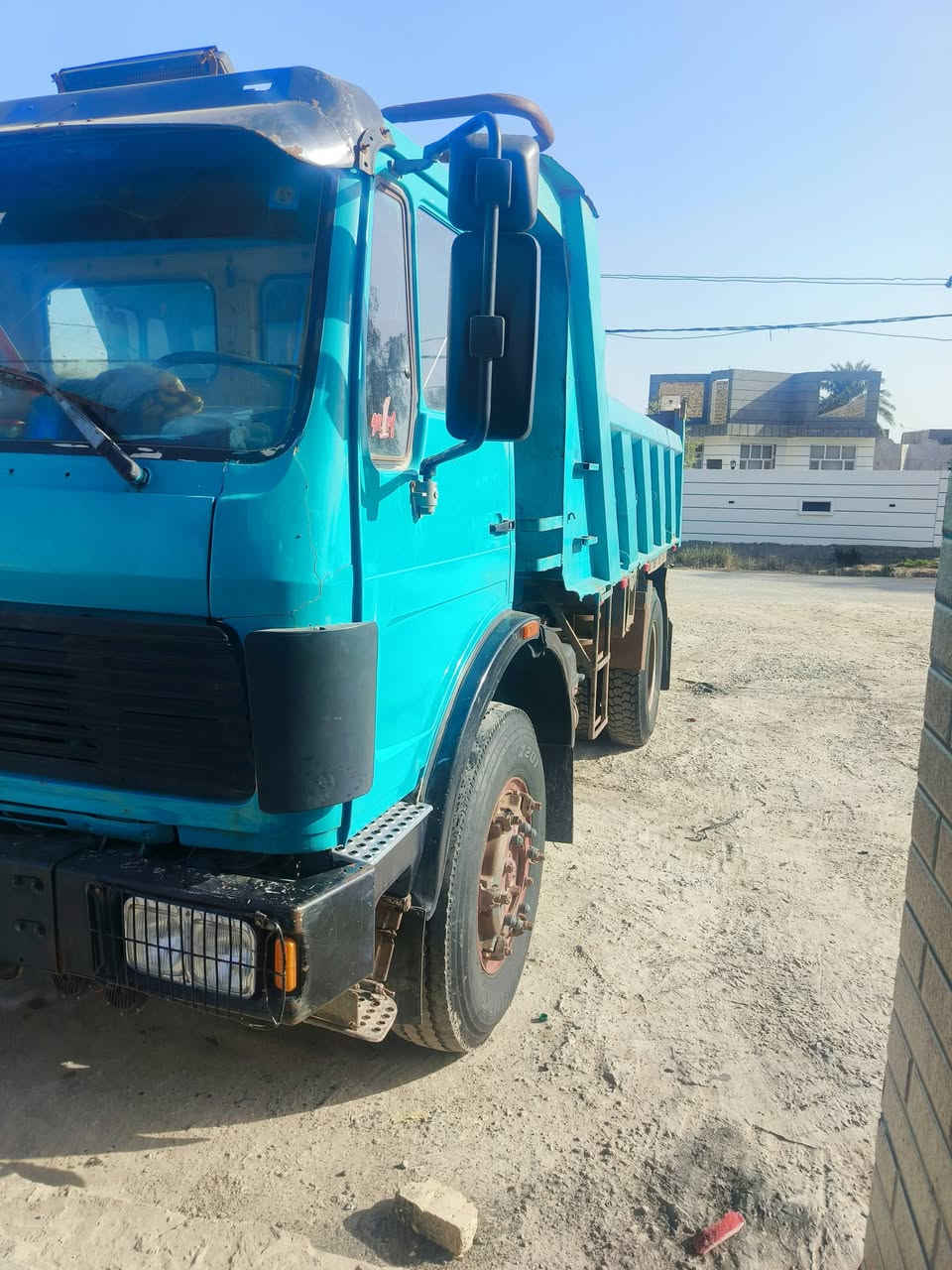 سلام عليكم البي موديل ١٩٧٩ مكينه ٢٥ كير ٢٩ اكسن نص جيف شاصي غير مكفول مكان الديوانية الحمزه الشرقي مكلف بل نشر اتواصل على رقم ***********
