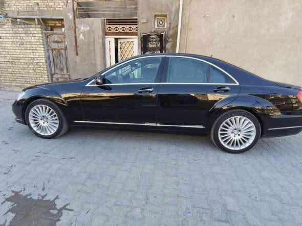 السلام وعليكم مرسيدس اس للبيع موديل ٢٠١٠ وارد الالماني فول مواصفات سلايت روف طكتين خمس بردات خلفية كهرباء أربعة ابواب شفط وجنطة شفط تحكم ستيرن جهتين ستيرن كهرباء كشنات كهرباء كشنات امامية وخلفية تدفئة تبريد حساسات امامية وخلفية ناظور ليلي لايتات زنون مكينة ٦ سلندر ٣٥٠ باب قصير حدادية جديدة لون اسود مكينة وكير جدد رقم سليمانية صبغ قطعتين فقط السعر ٢١٠ الاستفسار *********** مكان السيارة بغداد
