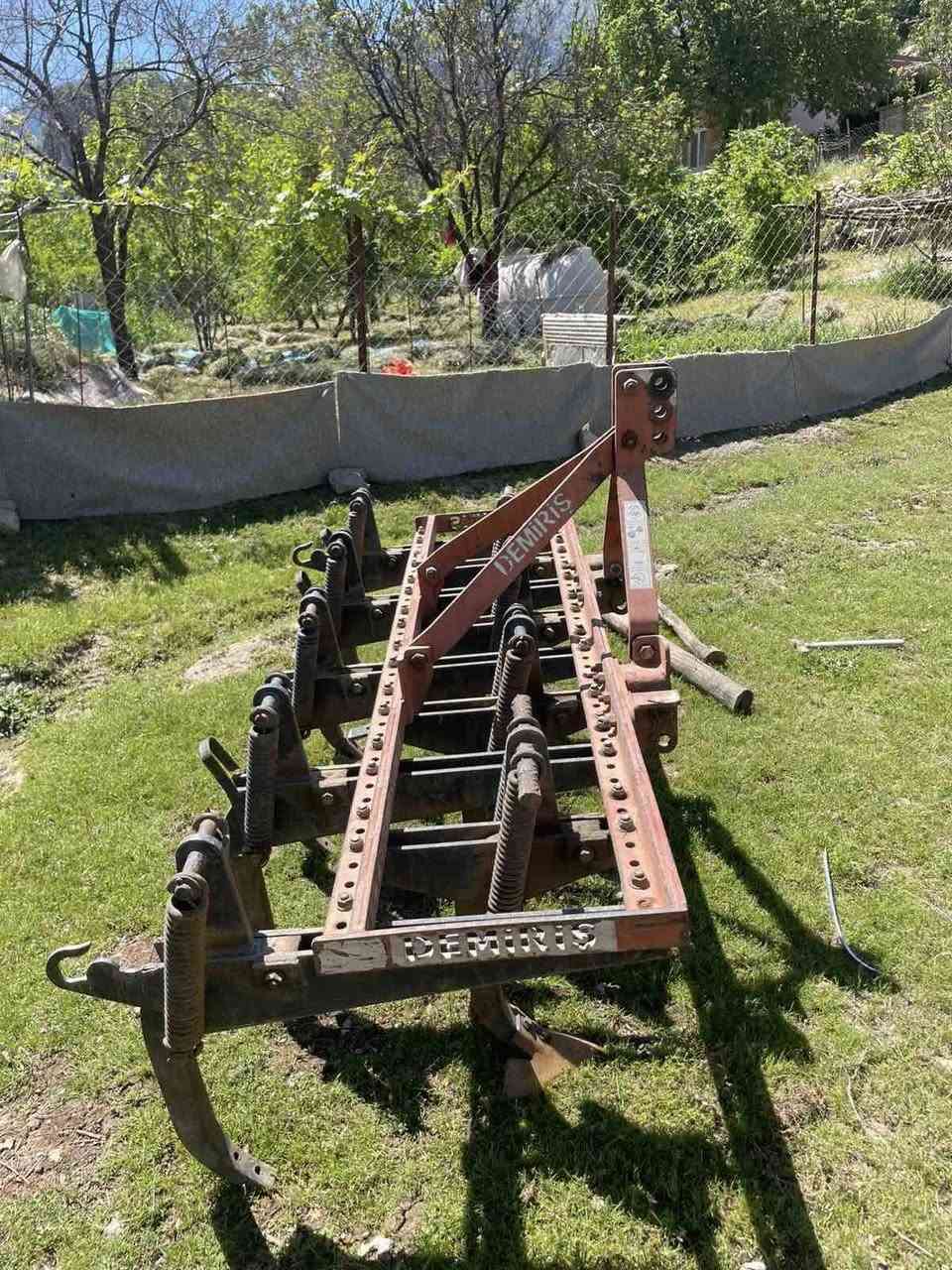 ***********

