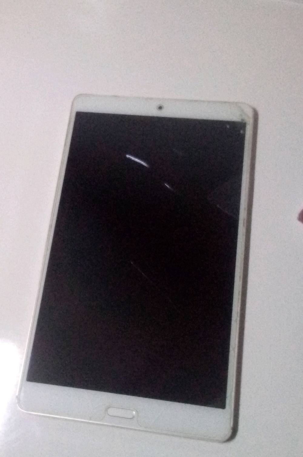 ايباد للبيع ب50 الف وبي مجال ملاحظه يراد تبديل بطاريه من ١٠٠ لل٠ يضل ساعه ويطفى والاستفسار اكثر يرجاء الاتصال  عنوان ديالى- جلولاء 