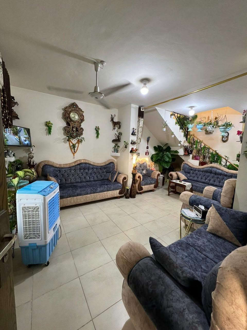 @🏘️دار للبيــــــــــــع ( حر نقد فقط غير مطلوب)
فـٓــــي مجمـــــــع الكوثـــــــر السكنــــــي آبــــو غــــــرق
_________________
المساحـــــة // 150م #طابـــو #مــــــلك #صــــرف
الواجهــــــــة // 7.5م
النـــــــــــــزال // 20م
_________________
🏗️🧱#الطابــــــــــــــق #الأرضـــــــــي
غرفـــــــــــة وصالــــــــــة ومطبـــــــخ ومجمــــــــــع صحيـــــــــات ومنـــــــــــاور وكـــــــــراج وحديقتيـــــــن ... 
🏗️🧱#الطابــــــــــــــق #الثانـــــــــــــي
غرفـــــــــة وهــــــــــول ...
__________________
((مع الدار كهرباء 3 فيز ،)) 
((مجاري امطار ومياه ثقيلة تصميم الدور اوربي)) 
__________________💲
السعــــــــر 165 مليـــــــون قابـــــــــل للتفــــــــــاوض
__________________💲
#مكتـــــــــب
              🏘️أمـــــــــلاك بابــــــــــل للعقـــــــار🏘️
#الكائـــــــــن
 شارع_الكرامة_قرب_الضريبة_مقابل_التخطيط_العمراني
***********
        ***********📞☎️📞***********
_____________________________________________
