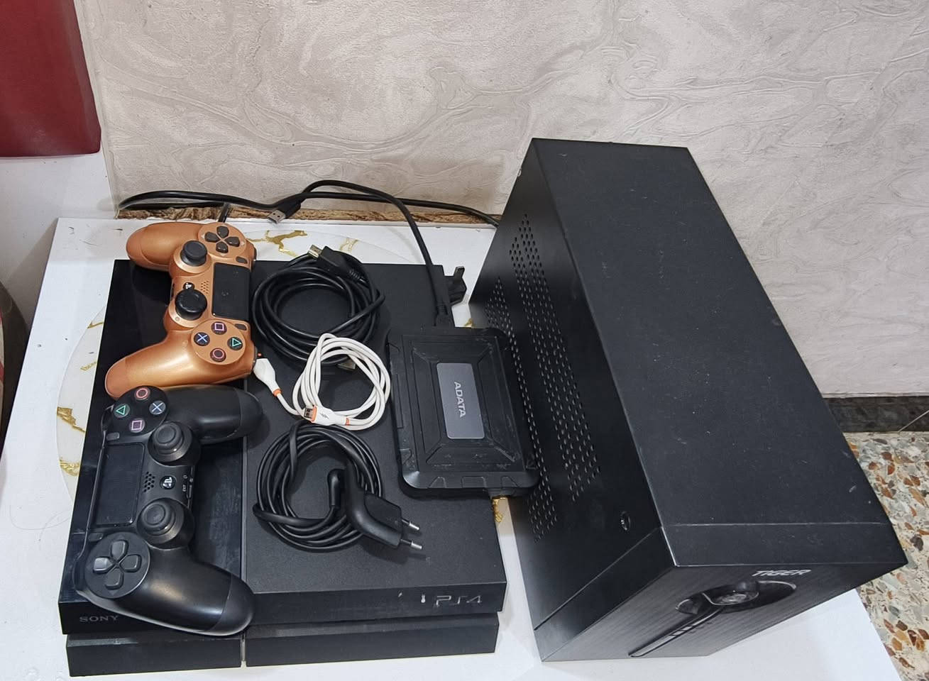 السلام عليكم
Ps4 وجبة اولى ياباني اصلي
للبيع 
اونلاين تحديث 13
مع جميع الملحقات
جوستك عدد 2
كيبل شحن
كيبل hd
هارد 1 تيرا
Ups 1200
مصلح مخرج hd فقط
للبيع 
قفل قفل 200
مكاني مدينة الصدر
***********
