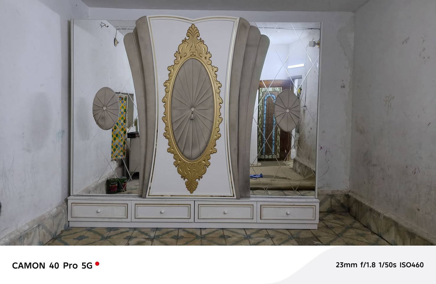غرفه تركيه للبيع نظيفه جدا سعر الغرفه 600 وبيها مجال العنوان كربلاء حي العامل الشراي يتصل***********
