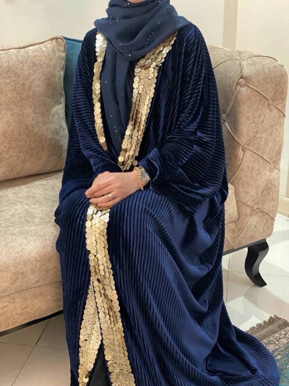  عبایة مخمل
مستعمل مرة واحدة
عنوان جوهرةالمحیط
free size