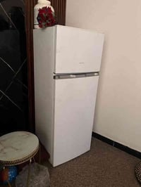 ثلاجة للبيع نضيفة كلش ما مصلحة ابد  بلازمة حجم 65 للبيع  07781877432