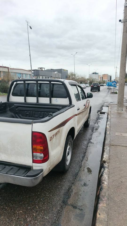 مه رزيه ٢٠٠٩ فه لاحي گير و مه كينه و ته ق و ره قه ي به شه رته جوار تايه ي لؤكي لؤ به سترايه سنه وي ره قه م هه زه فه حس هه مووي ٢٠٣١ شاشه ايباته ٣٠٠ هه زار رؤيشتيه غازى ايتالى لؤ به سترايه 
٣ بارجه ى به س به مبه دؤسه ي كه فه ر كؤراوه لاى سايه ق *********** 135 وه ره قه و محمه له ى تيدايه ناو داخيلى و ده ره وه لؤكه أربيل, العراق
