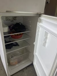 ثلاجه كبيره • نضيفه حيل • موصل