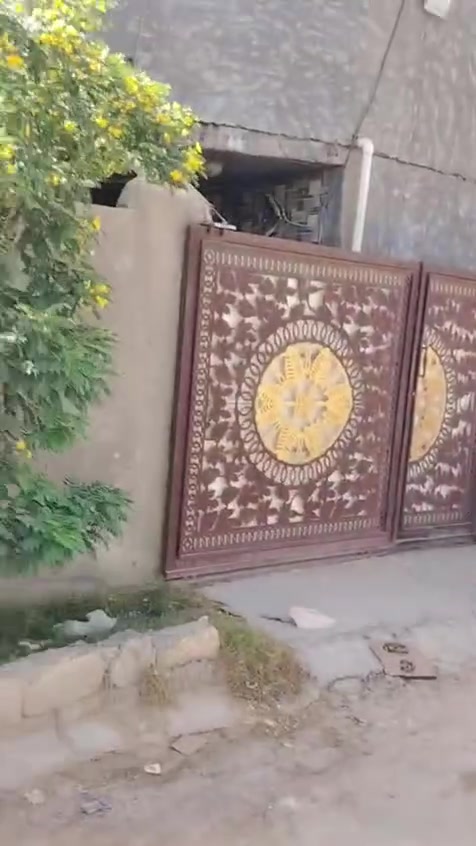 يعلن مكتب كرار اليساري عن وجود بيت للبيع مساحه ١٠٠متر في ناحيه الحر حي سومر (البستنه) مقابل شركة اليساري الواقع حال ١٣٠متر السعر ٨٠ مليون قابل للتفاوض للإستفسار على الهاتف *********** علما ان الفرع ٨ أمتار والبيت بناء حديث
